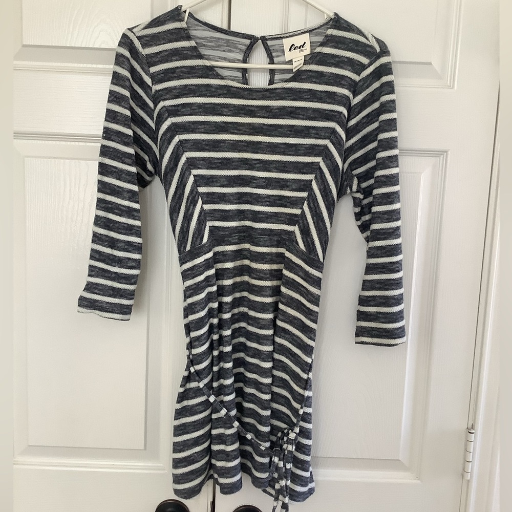 Luxe Essentials Maternity Top Pea in the Pod Chambray White Striped Top M